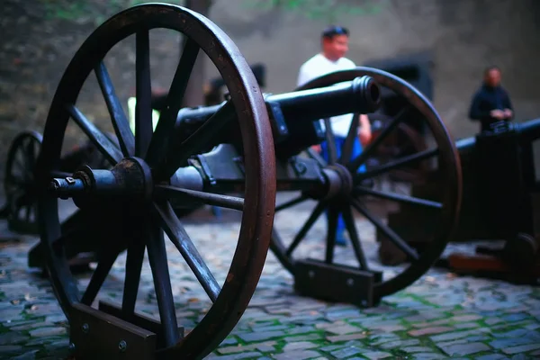Egy Régi Cannon Egy Antik Történelmi Ágyú Egy Régi Kastélyban — Stock Fotó
