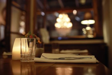 arka plan restaurant / Restoran nesneler bir arka plan bulanık, güzel bokeh, antika arka plan üzerinde renkli Cafe