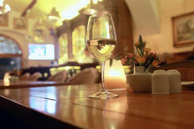 arka plan restaurant / Restoran nesneler bir arka plan bulanık, güzel bokeh, antika arka plan üzerinde renkli Cafe