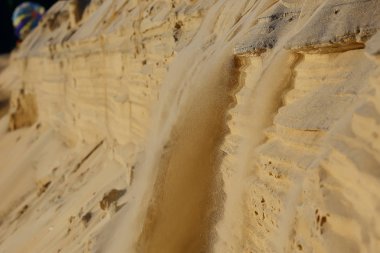 doku kum tepeleri tarafından boğuldu. Kum çığ dune duş