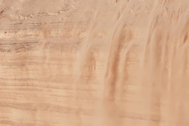 doku kum tepeleri tarafından boğuldu. Kum çığ dune duş