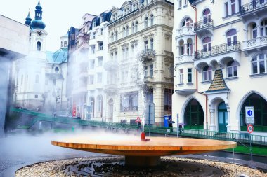Karlovy Vary'da şofben. Mineral kaplıca Carlsbad, Çek Cumhuriyeti