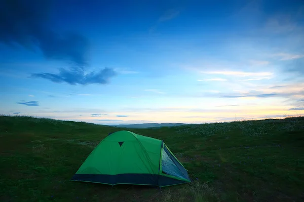 Tente Verte Dans Paysage Toundra Coucher Soleil — Photo