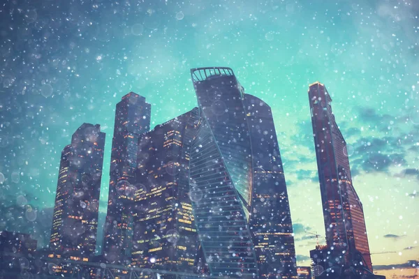 Luces Ciudad Nieve Paisaje Urbano Borroso Nieve Invierno Tiempo Fondo — Foto de Stock