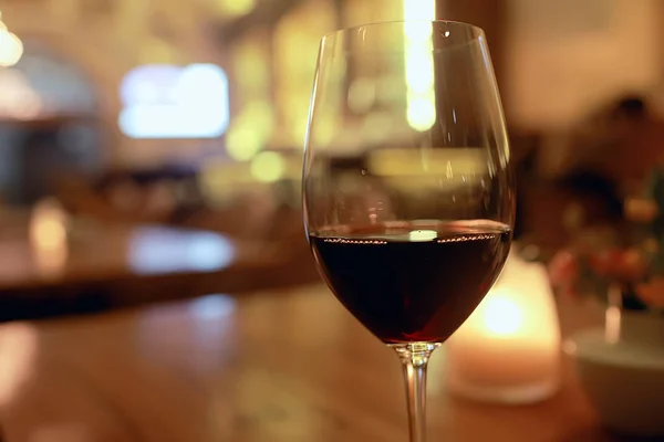 Red Wine Glass Serving Romantic Dinner Interior Restaurant Table Served — Stock Photo, Image