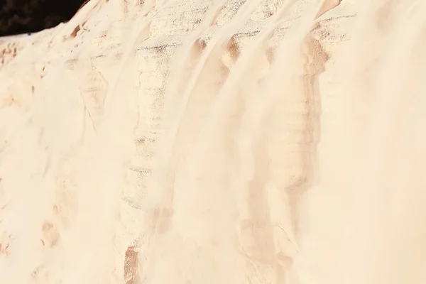 沙丘淹没的沙子纹理 沙丘上的沙子雪崩 — 图库照片