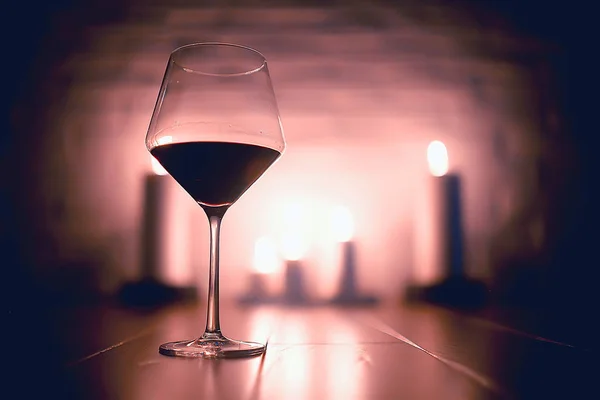 Bicchiere Vino Rosso Che Serve Cena Romantica All Interno Del — Foto Stock