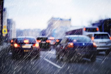 Kış karayolu, mevsimlik otomatik kavramı üzerinde trafik bulanık görünüm
