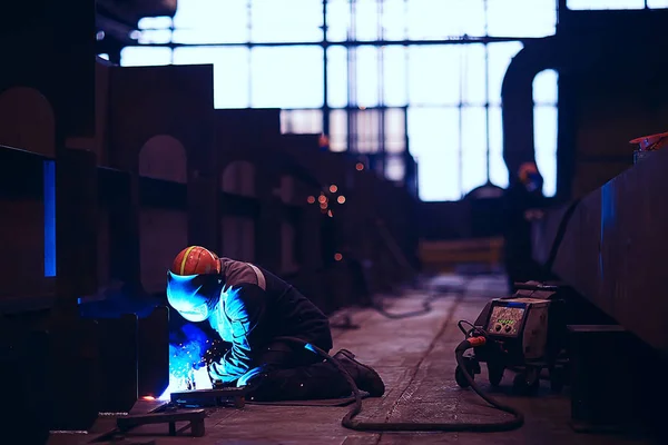 Hombre Casco Uniforme Que Trabaja Una Empresa Industrial — Foto de Stock