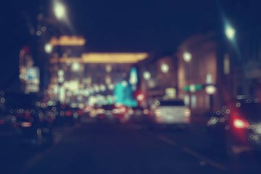 gece otoyolda trafik bulanık görünüm
