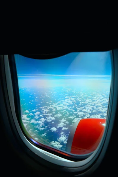 Αεροφωτογραφία Της Γης Και Την Πτέρυγα Του Αεροπλάνου Θέα Από — Φωτογραφία Αρχείου