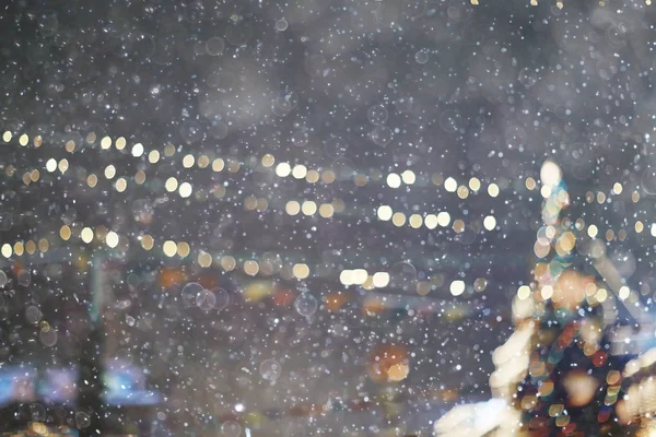 Snöiga Stadens Ljus Suddig Stadsbilden — Stockfoto