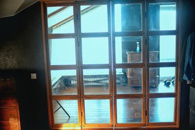 Evin iç, bölüm cam kapı 