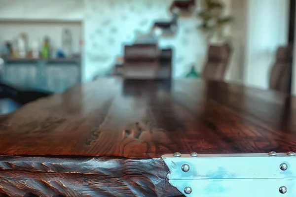 Ξύλινο Τραπέζι Στυλ Σοφίτας Παλαιωμένο Ξύλο Και Μεταλλικό Πίνακα Σχεδίασης — Φωτογραφία Αρχείου