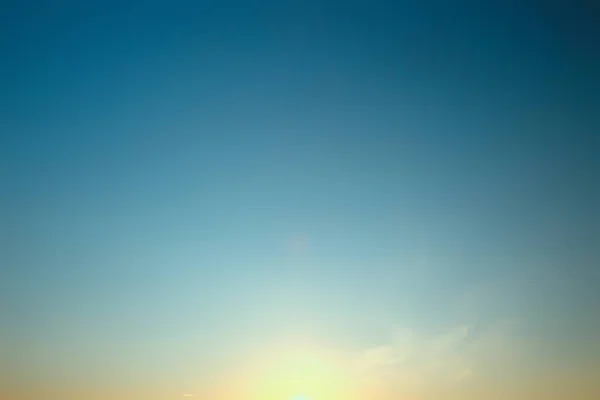 Nuvens Dramáticas Céu Por Sol Acima Oceano — Fotografia de Stock
