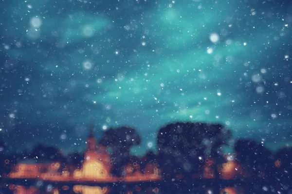 Stadens Ljus Och Snö Suddig Stadsbilden Snörik Vinter Väder Säsongsbetonade — Stockfoto