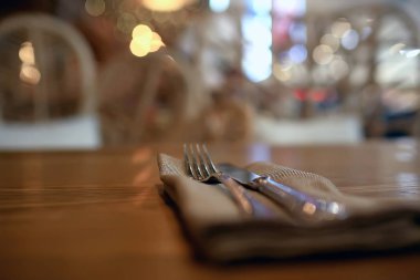 Restoran iç / hizmet eden ve ayrıntılar bulanık bokeh arka plan, kavramı karşılayan, Restoran modern arka plan bulanık