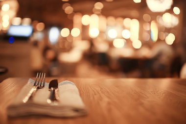 Restoran iç / hizmet eden ve ayrıntılar bulanık bokeh arka plan, kavramı karşılayan, Restoran modern arka plan bulanık