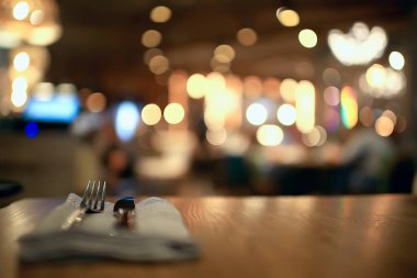 Restoran iç / hizmet eden ve ayrıntılar bulanık bokeh arka plan, kavramı karşılayan, Restoran modern arka plan bulanık