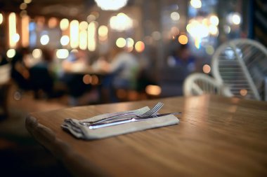 Restoran iç / hizmet eden ve ayrıntılar bulanık bokeh arka plan, kavramı karşılayan, Restoran modern arka plan bulanık