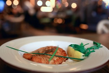 ızgara somon, deniz ürünleri ve sebze, Akdeniz diyeti