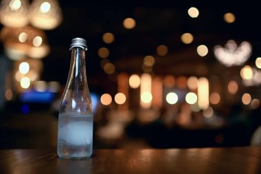 arka plan restaurant / Restoran nesneler bir arka plan bulanık, güzel bokeh, antika arka plan üzerinde renkli Cafe