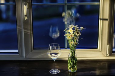 chamomiles bir vazoda kır çiçekleri taze bahar buket buket