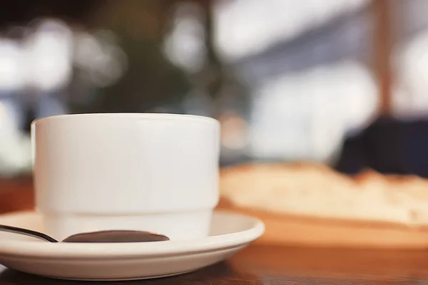 Engelskt Café Cup Och Vattenkokare Med Afternoon Tea — Stockfoto