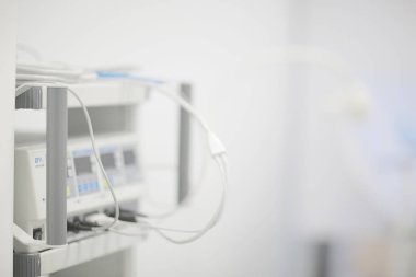 Modern Tıp Kliniği, parlak arka plan bulanık, koridor, geniş modern tıp merkezine, yeni hastane