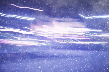 farlar, bulanık gece şehir arka plan parlayan izleri 