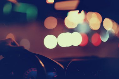 gece otoyolda trafik bulanık görünüm