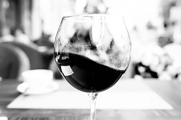 Svart Och Vitt Vin Glas Koncept Alkohol Glas Glasögon Med — Stockfoto