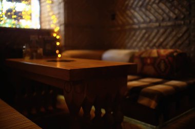 arka plan restaurant / Restoran nesneler bir arka plan bulanık, güzel bokeh, antika arka plan üzerinde renkli Cafe