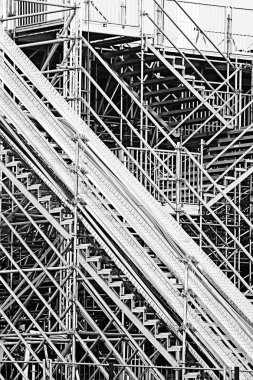 Metal Prefabrik yapılar, arka plan metal kiriş ve borular geçici yapıların inşaat prefabrik endüstriyel yapılarda