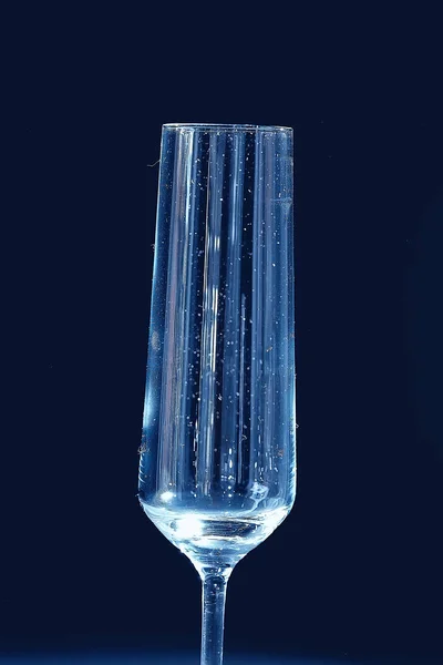 Άδειο Καθαρά Ποτήρια Σαμπάνια Στο Τραπέζι — Φωτογραφία Αρχείου