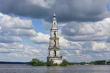 Kalyazin kilise / panoramik görüntülemek Ortodoks Kilisesi adada, Rus manzara