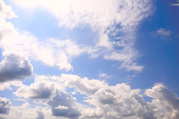 青い空 純度の概念と自然の新鮮さの雲 — ストック写真