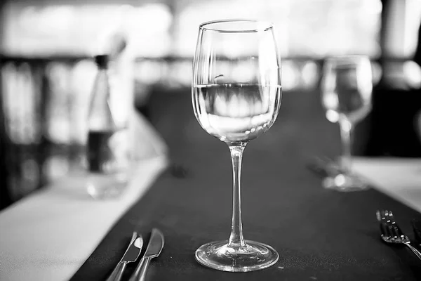 Bicchiere Vino Bianco Nero Concetto Alcol Bicchieri Vetro Con Vino — Foto Stock