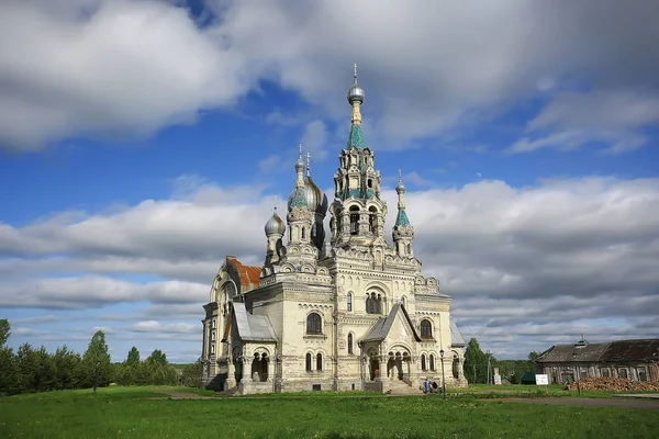 Kukoboy 美丽的正统历史大教堂 — 图库照片