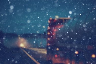 Kış karayolu, mevsimlik otomatik kavramı üzerinde trafik bulanık görünüm