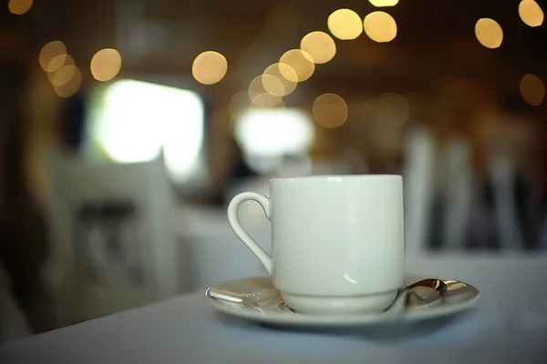 Englischer Tee Café Tasse Und Wasserkocher Mit Fünf Uhr Tee — Stockfoto