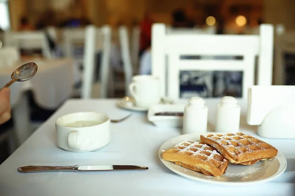 Taza Café Para Desayuno Café Interior Moderno Desayuno Europeo —  Fotos de Stock