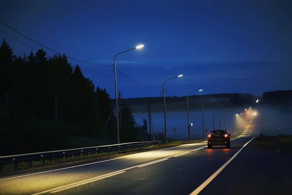 夜间高速公路交通模糊观 — 图库照片