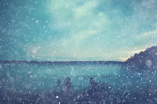 Размытый Вид Туманный Вечер Пейзаж Снегопадом Осенью — стоковое фото