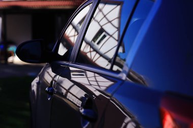 temiz otomatik parça oto yıkama üzerinde