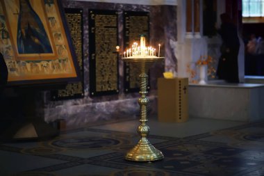 iç kilise kilise katedral, festival gece içinde / gece görünümü