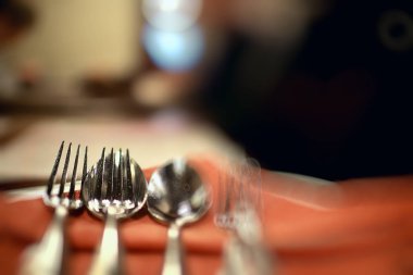 Restoran iç / hizmet eden ve ayrıntılar bulanık bokeh arka plan, kavramı karşılayan, Restoran modern arka plan bulanık