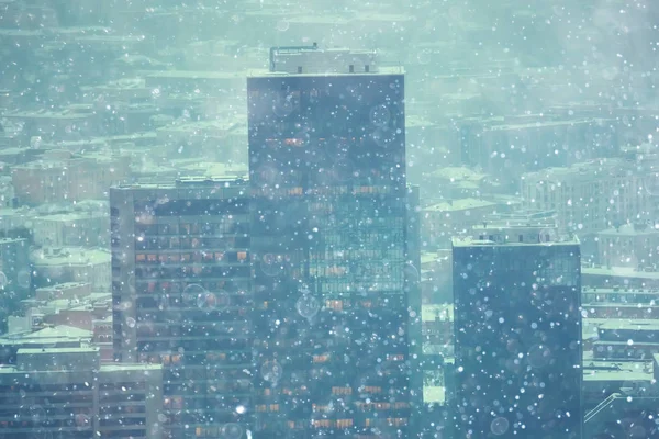 Nagyvárosi Fények Homályos Városkép Havas Téli Időjárás Szezonális Háttér — Stock Fotó