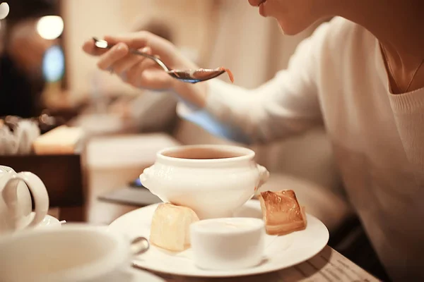 Restaurant Borsch Servant Des Plats Nationaux Russes Borsch Dans Restaurant — Photo