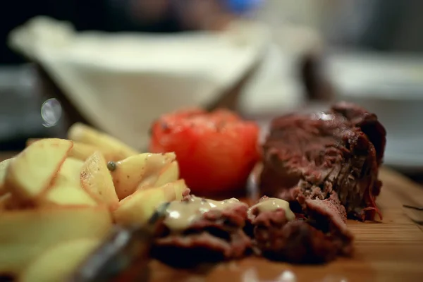 Yemek Restoran Tabağı Hizmet Biftek Çatal Bıçak Takımı — Stok fotoğraf